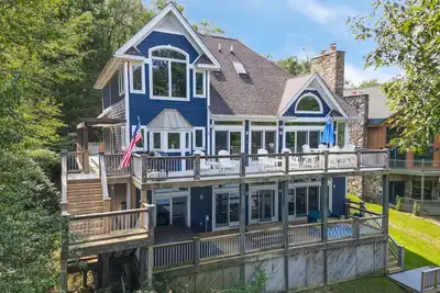 Image de Deep Creek Escape w/ Dock, Hot Tub & Views