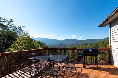 Image de Gorgeous Mtn. View♥Sleeps 13♥Game Room♥Seasonal Swimming♥2 King ensuite Masters