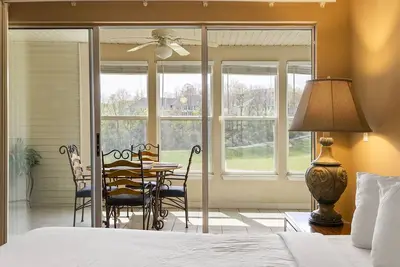 Image de 2 Bedroom, 2 Bathroom Walk-in Golf Condo feat. Beautiful Course View