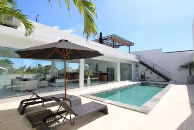 Image de Villa SisSa, Deluxe Villa with Rooftop Lounge, 5 mins drive to beaches nearby.