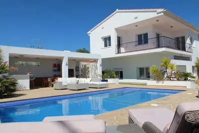 Image de Mimosa large villa ideal for families to share