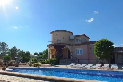Image de Oasis extensive grounds, large pool