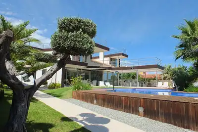 Image de Isabella. spacious modern villa with sea views fr