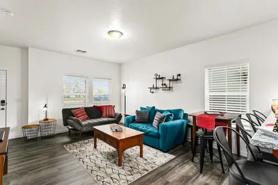 Image de Upscale Townhome | Near The Village & Boise Mall-67