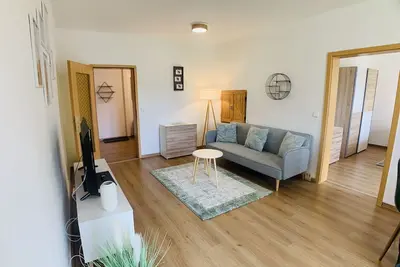 Image de Großzügiges Familienapartment mit Küche und Balkon