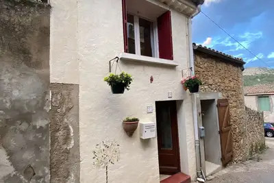 Image de Charming house located in the picturesque village of Agel next to the Château.