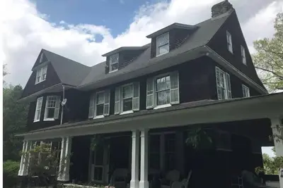 Image de Beautiful, Spacious Historic Victorian Near Ski Liberty