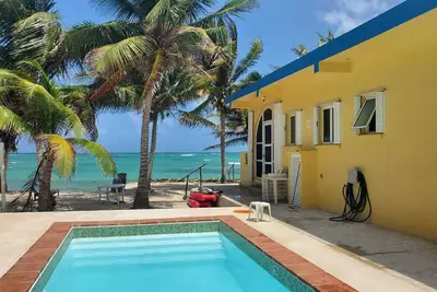 Image de Castaway Palms Beach, Ocean & Pool Front House