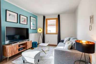 Image de Bright and elegant 55sqm apartment that can accommodate up to 4 people. Located on the third floor, without lift, of a building in the heart of Florence (3 minutes walk from Santa Croce Basilica), the apartment is the best solution to visit the city comf