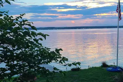 Image de Time Peace on Seneca Lake- Peaceful Lakefront Wine Trail Retreat