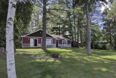 Image de Calling Outdoor Adventurers! Resting on Grace Lake House with Home Theater!