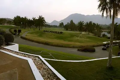 Image de Louer luxueusement condo direct sur le parcours de golf dans la ville de Hua Hin Kings