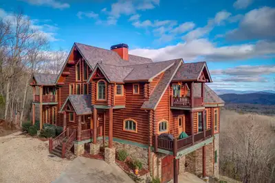 Image de Impressive, Dog-Friendly Cabin w/ Mountain Views, Central Ac, & Private Hot Tub