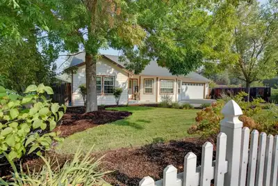 Image de Enchanting 3 Br, minutes from Winerys, Snow Sking, exhilarating Rafting Tours.