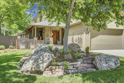 Image de Beautiful Modern Bright and Spacious!