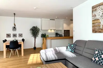 Image de Luxury new building 2 bedrooms 2 bathrooms 8 min to Lake Cauma and Netflix Disney valley station + WiFi
