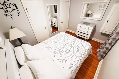 Image de Your Sarnia \"Home away from Home\" is right here!