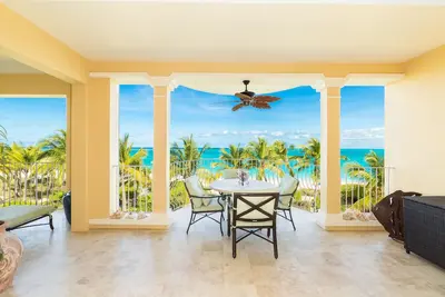 Image de Villa 306 I 2 Br Luxury Vacation Rental in the Heart of Grace Bay