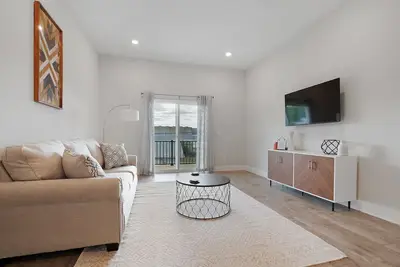 Image de Four Minutes From Station Street/Downtown