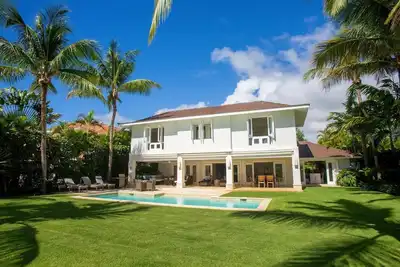 Image de Luxury golf-front villa in exclusive beach resort
