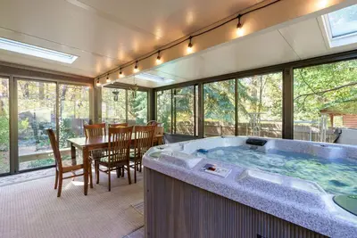 Image de The Autumn House - Nostalgic Mountain Home in Pinetop w/Hot Tub, Garden & Bbq