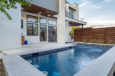 Image de East Austin Modern Luxury + Private Pool - Charlene!