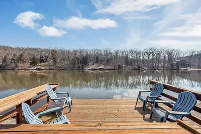 Image de Cozy Lakefront Chalet - On A Large Lake - Private Dock w/Boats