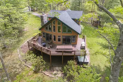 Image de Cozy Cove Retreat w/ Arcade & Fireplace