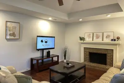 Image de The If-House Concept: Comfy Home w/ 2 Queen Br + Spacious Backyard ✪