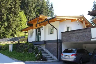 Image de Chalet indépendant avec abri de voiture privé