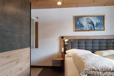 Image de Confortable appartement pour 14 personnes avec Wifi, Tv, patio, animaux admis et parking