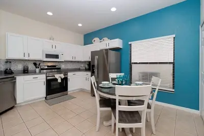 Image de Beautiful Villa Close to Attractions & Dining!