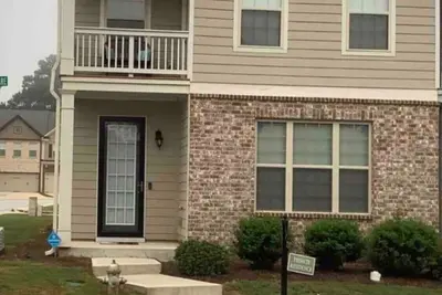 Image de Townhouse near I-85, hartfield Jackson airport, Qts, movie studios, and hospital