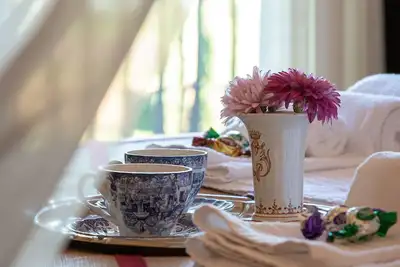 Image de Elegant 3 bedroom apt, in historical Villa, shared pool, parking, 3km to Center