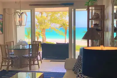 Image de Condo Directly on Windermere Beach – Pool, Tennis, Gym. Remodel Underway!