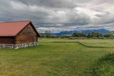 Image de Yellowstone Crest · Yellowstone River frontage