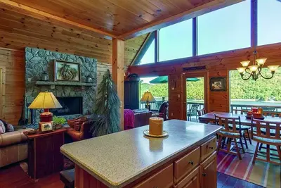 Image de Hummingbird Lake House - Spacious Family Cabin on Lake Nantahala