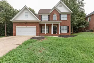 Image de Home Away From Home -   5BRs-7 beds 3 full baths! 10 minutes to Whitewater! !