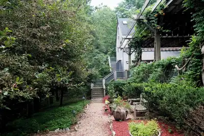 Image de Sleeps 4 w/screen porch and private Hot Tub