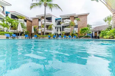 Image de 1bd guest-friendly condo with pool\/Wi-Fi\/cable Tv\/Ac, steps from shops\/bars