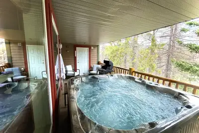 Image de 🖤 111 Escape to Your Mountain Oasis Ski-In/Out Condo with A/C and Hot Tub🖤