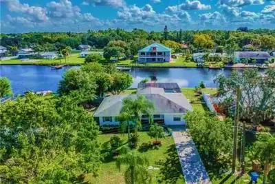 Image de Blue Heron House | Private 4 Br Waterfront w/ Heated Pool and Fire Pit