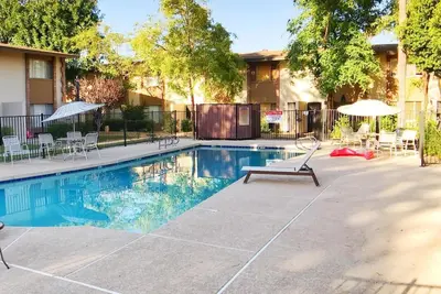 Image de Old Town Scottsdale Condo with a Flare!