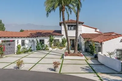 Image de Romantic Spanish Mansion In Pasadena!