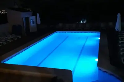 Image de Free Wifi, Beer Tap, Pool Table, A / C, Play Area And Much More!
