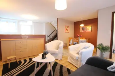 Image de Charmante maison rénovée avec 2 chambres, à 3 km de la mer, proche commerces, parking, wifi.