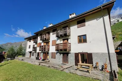 Image de Ski-in-ski-out for 10-12 people 2 apartments