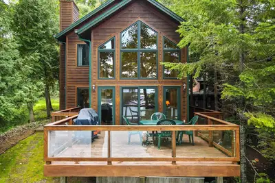 Image de Lakefront | Private Dock | Lake Charlevoix | 3. 4 miles to Castle Farms