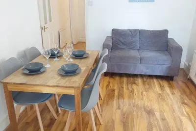 Image de 2 Bedroom apartment, ground floor, garden, 5 mim. tube, 20 min. City centre