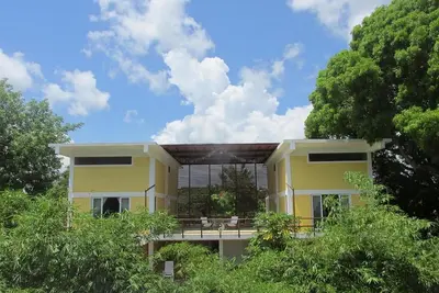 Image de Quiet inexpensive 2bd condo in green scenery, can sleep 4 adults